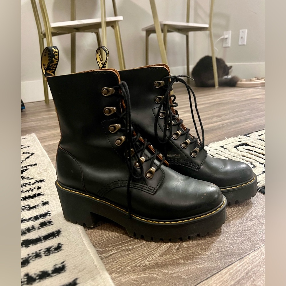 Dr. Martens Leona Boot